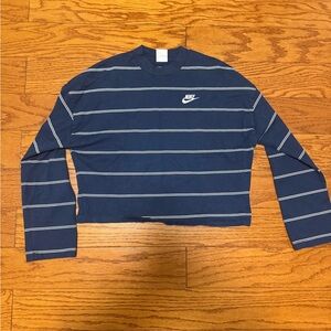 Cropped Nike Long Sleeve Top